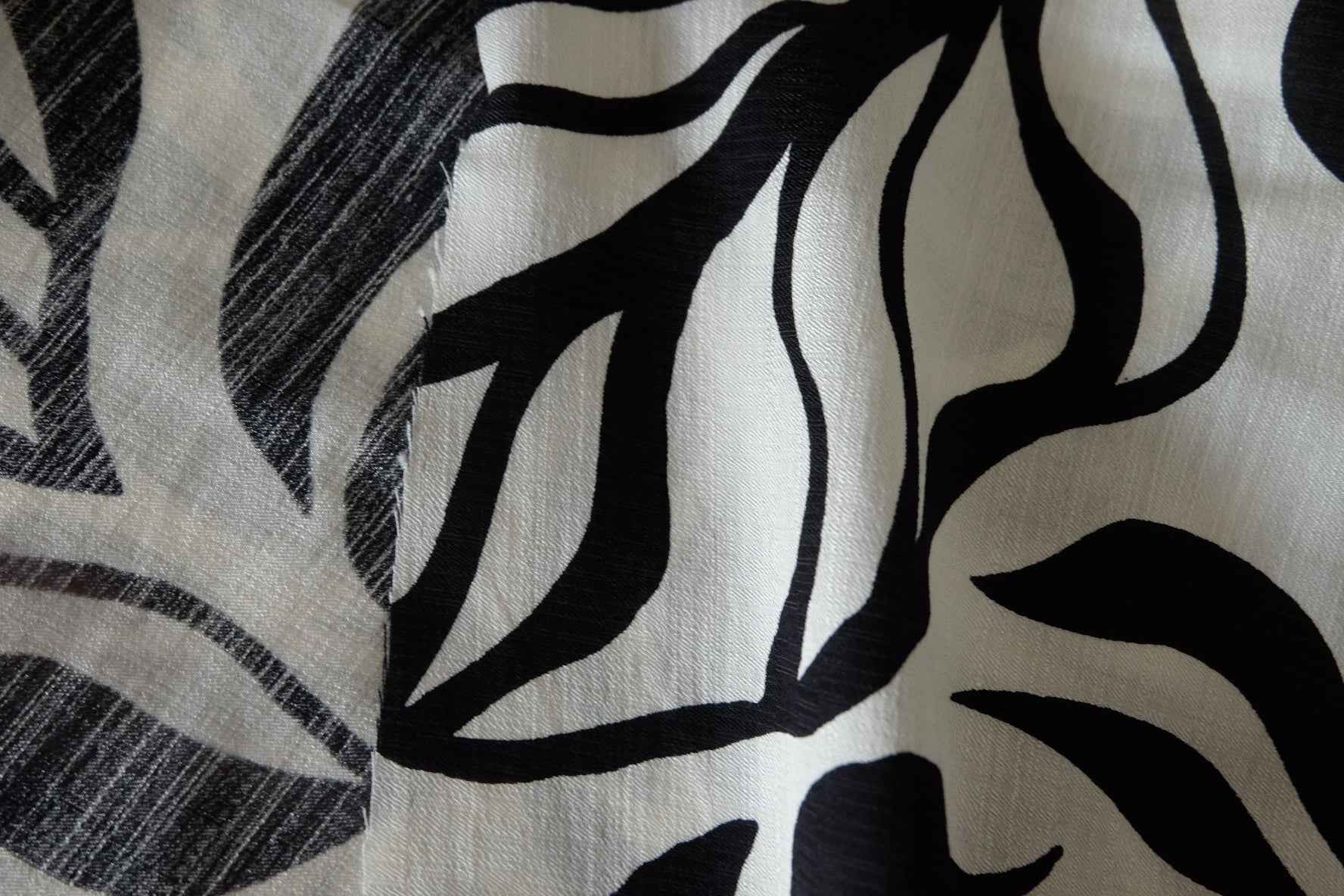 Black & White Abstract Leaf Tencel Cotton Fabric – 3.3 yd