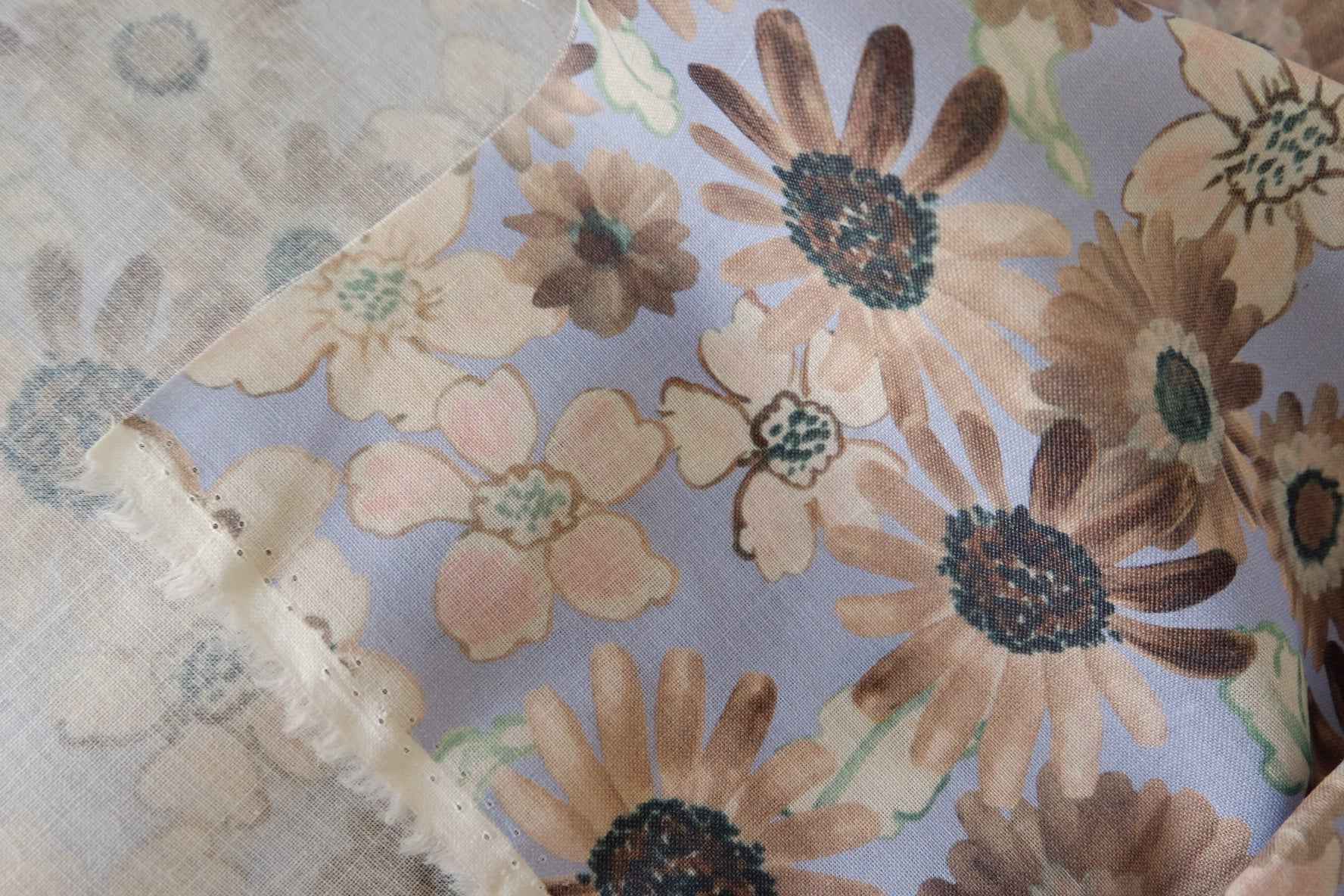 Linen Cotton Blend Fabric – Vintage Daisy Floral Print – 2.2 yd