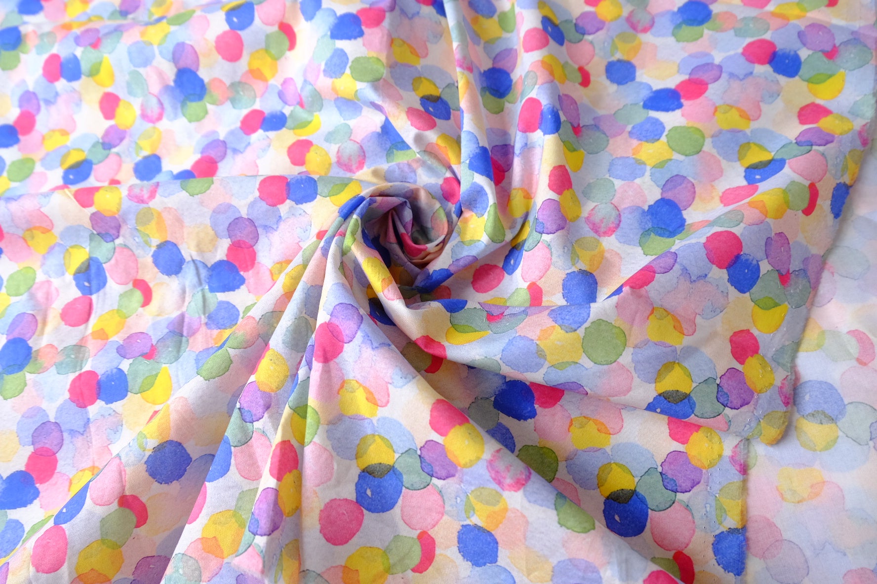 Watercolor Confetti Dot Lightweight Cotton Lawn — 3.28 yd