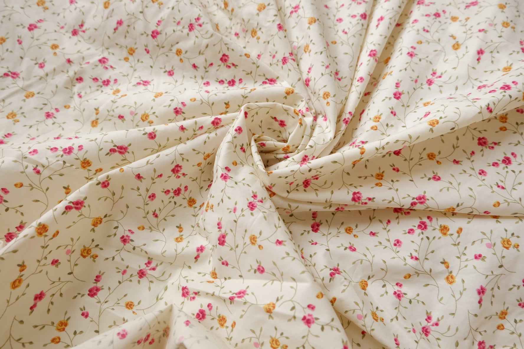 Tiny Vine Floral Cotton Poplin Fabric - 3.28 yd