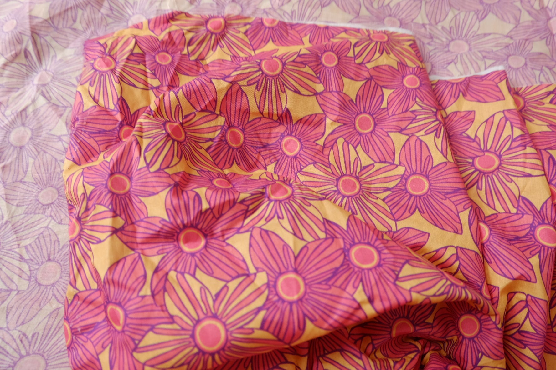 Retro Daisy Cotton Lawn Fabric - 1.20 yd