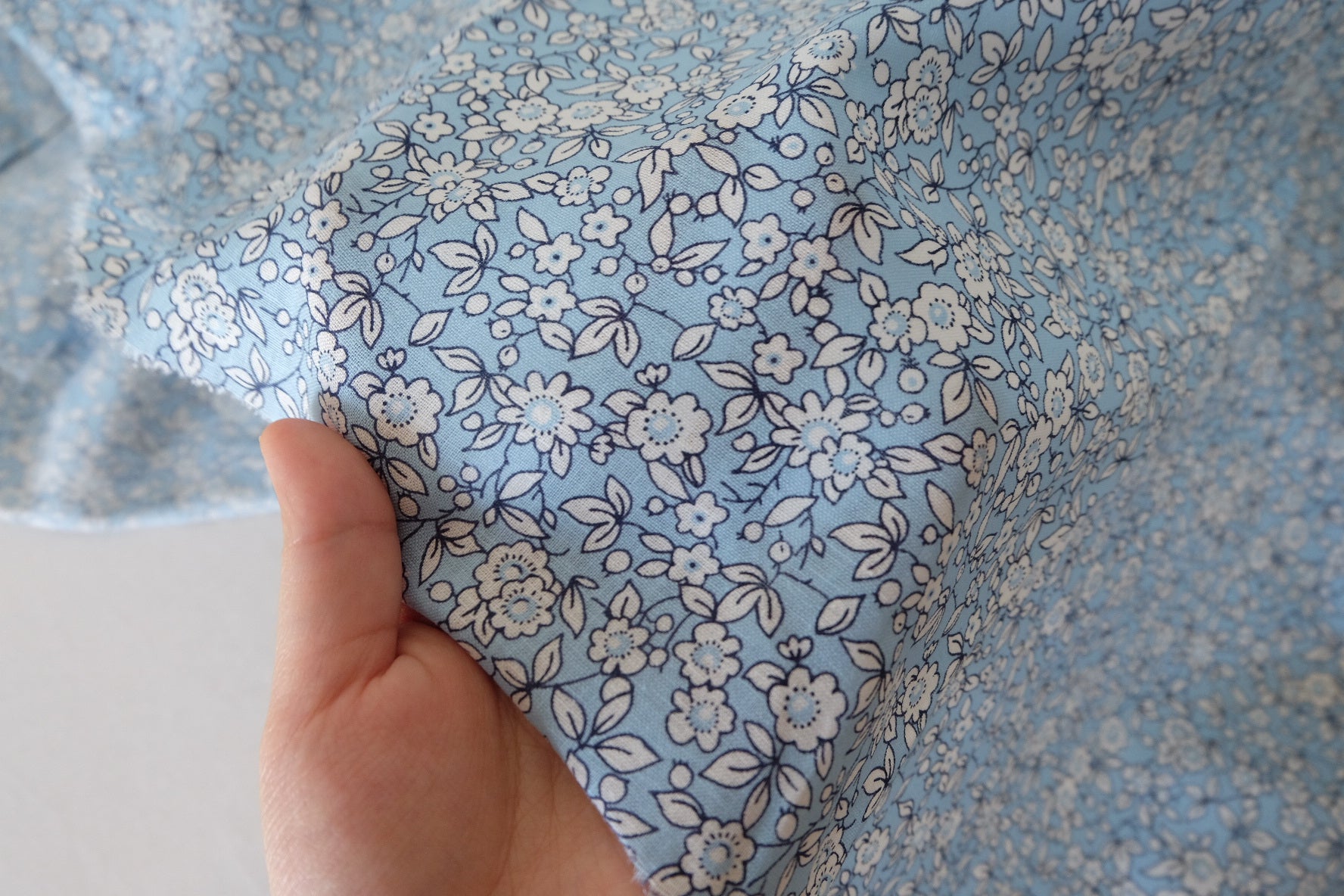 Blue Floral Linen Lyocell Fabric – 1.6 yd