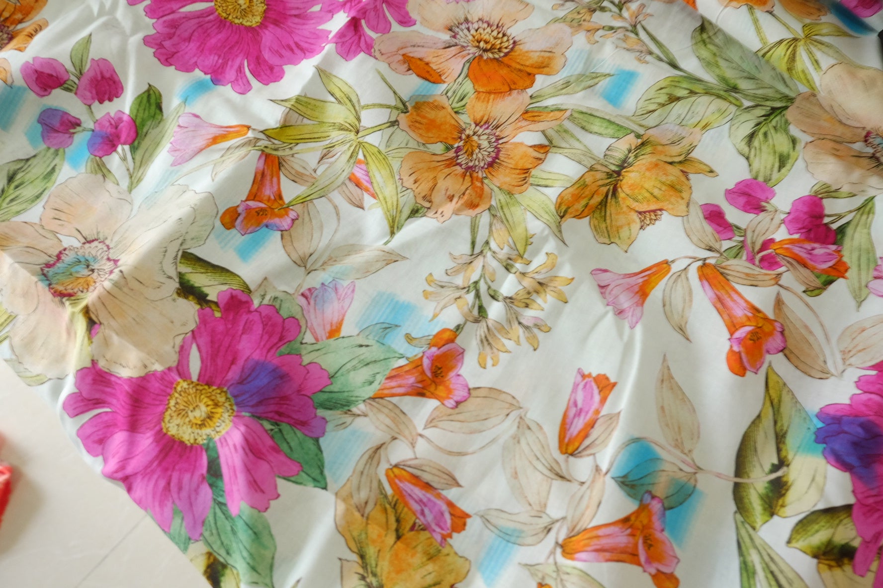 Border Print Lightweight Cotton Lawn Dress Fabric – 5.5 yd