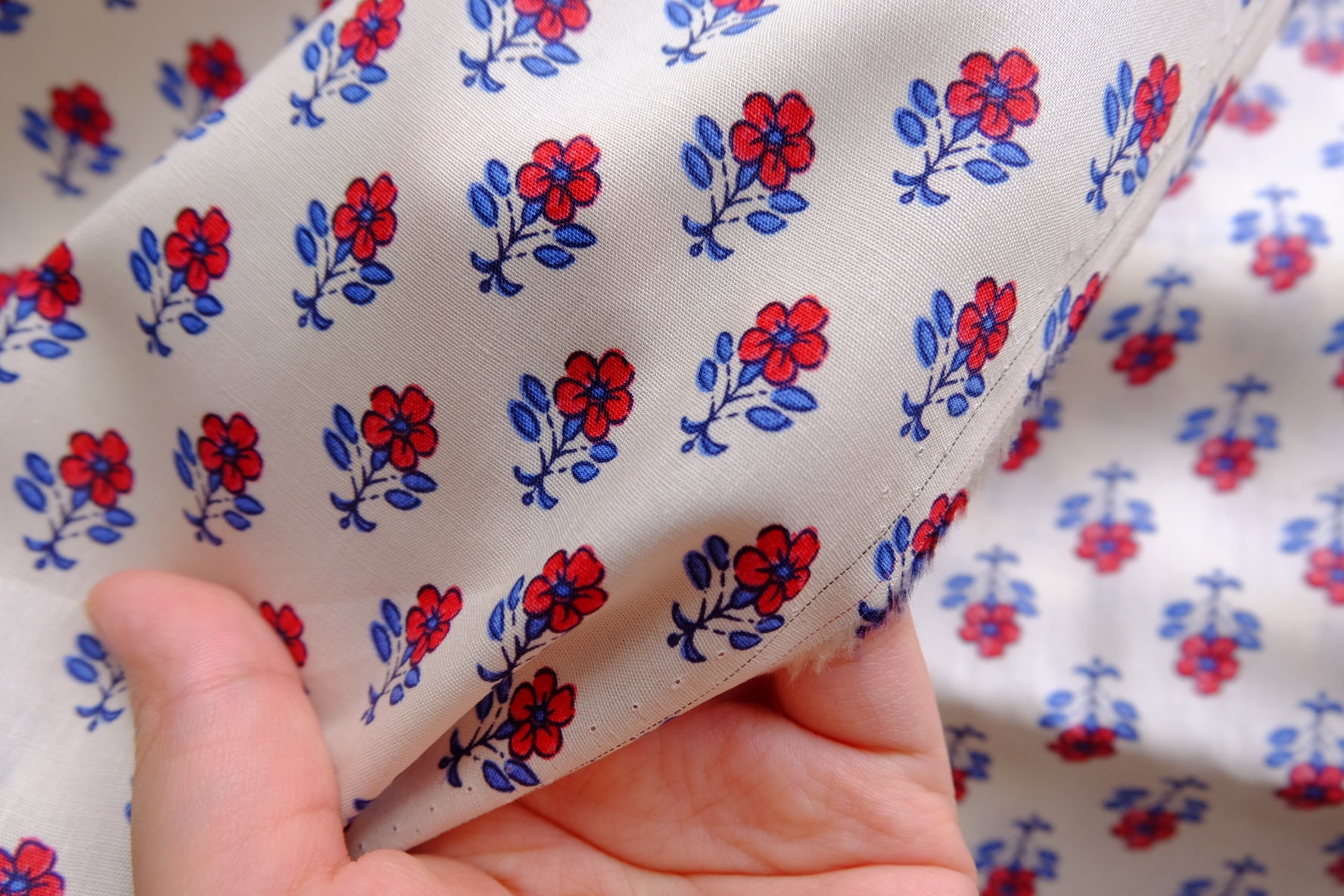 Red & Blue Ditsy Floral Cotton Poplin – 3.3 yd