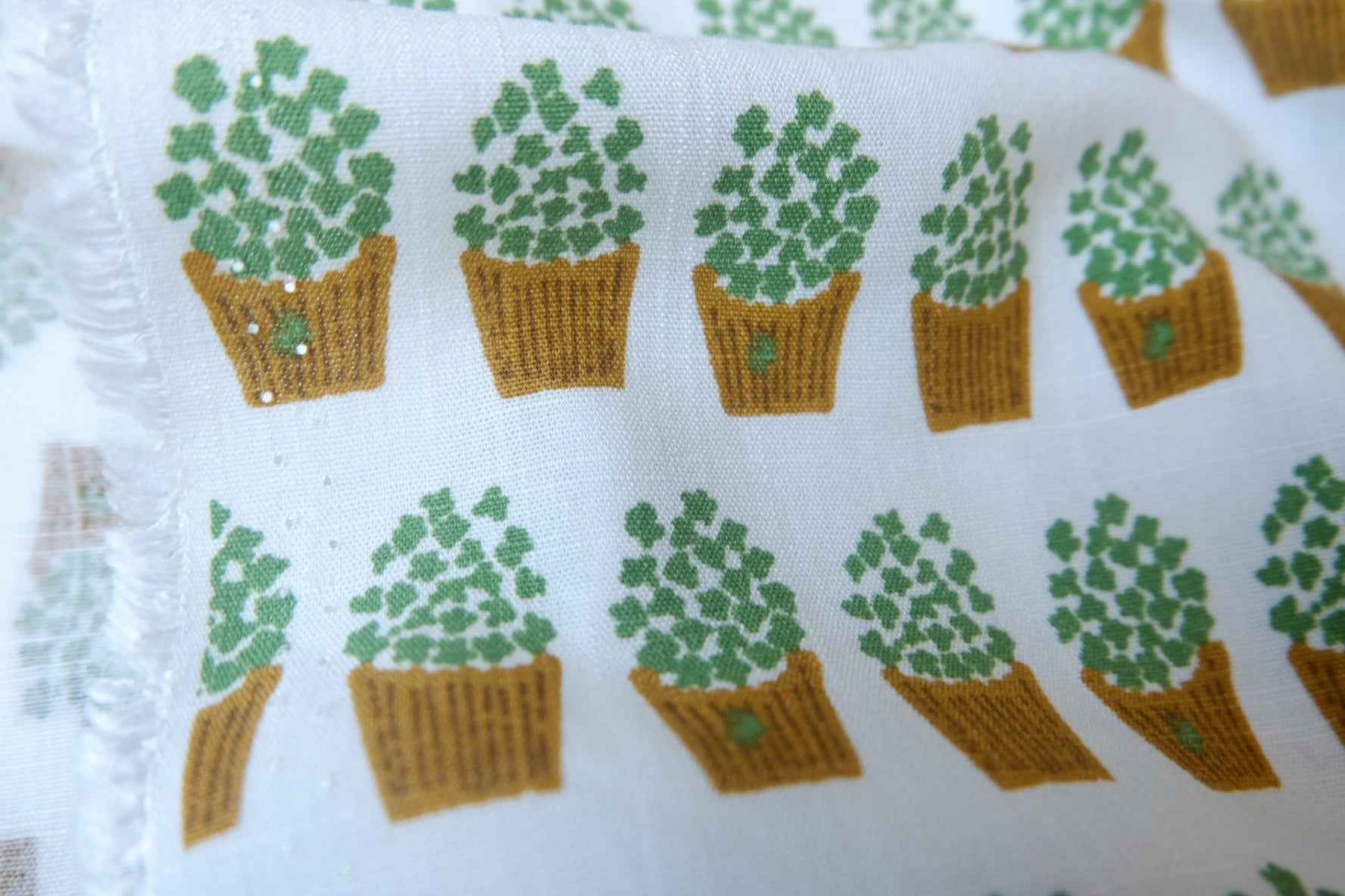 Japanese Fine Linen Potted Plant Fabric - 1.64 yd