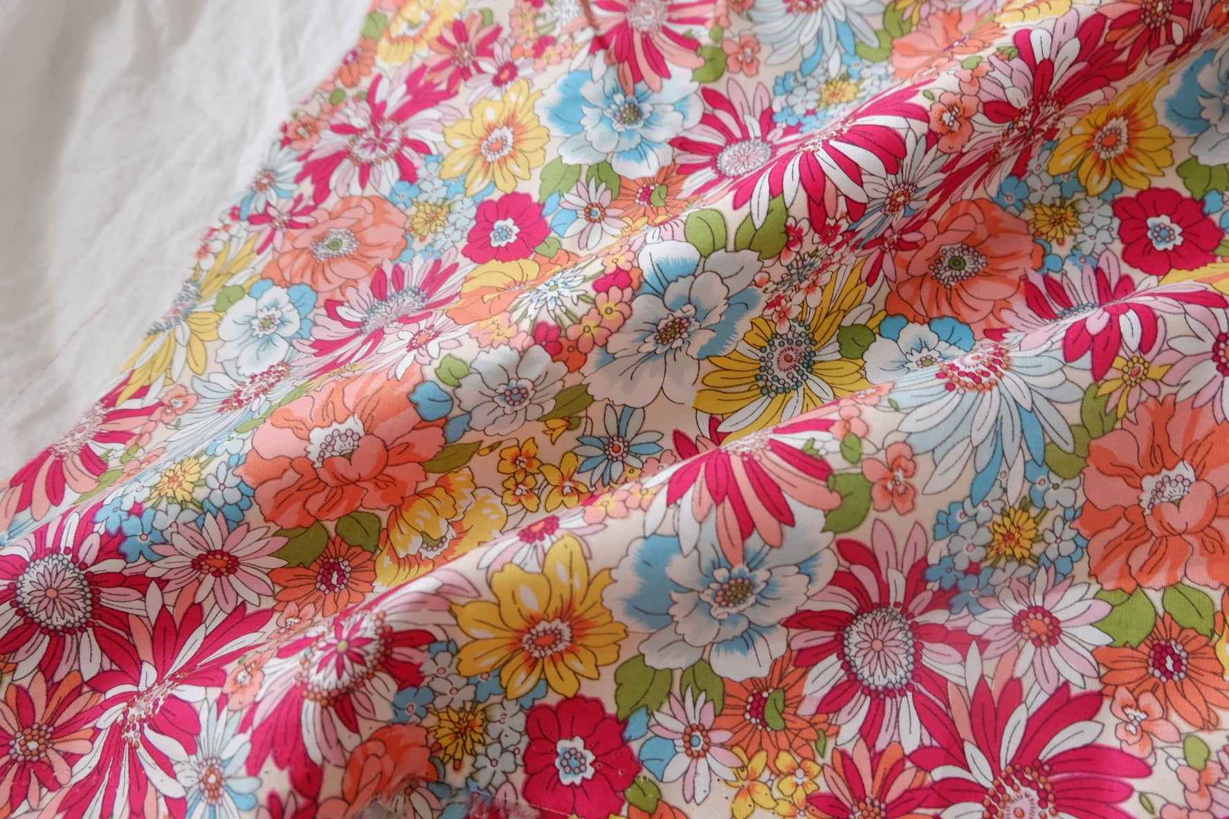 Vintage Summer Floral Cotton Poplin Fabric - 3.28 yd