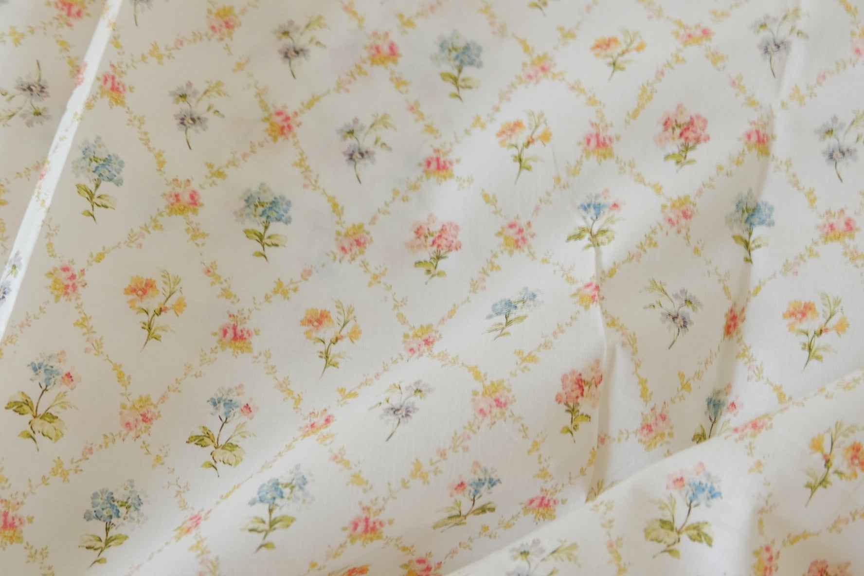 Floral Lattice Cotton Lawn Fabric – Soft Vintage Garden Print (2.7 yd Cut)