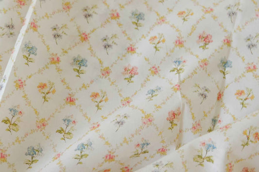 Floral Lattice Cotton Lawn Fabric – Soft Vintage Garden Print (2.7 yd Cut)