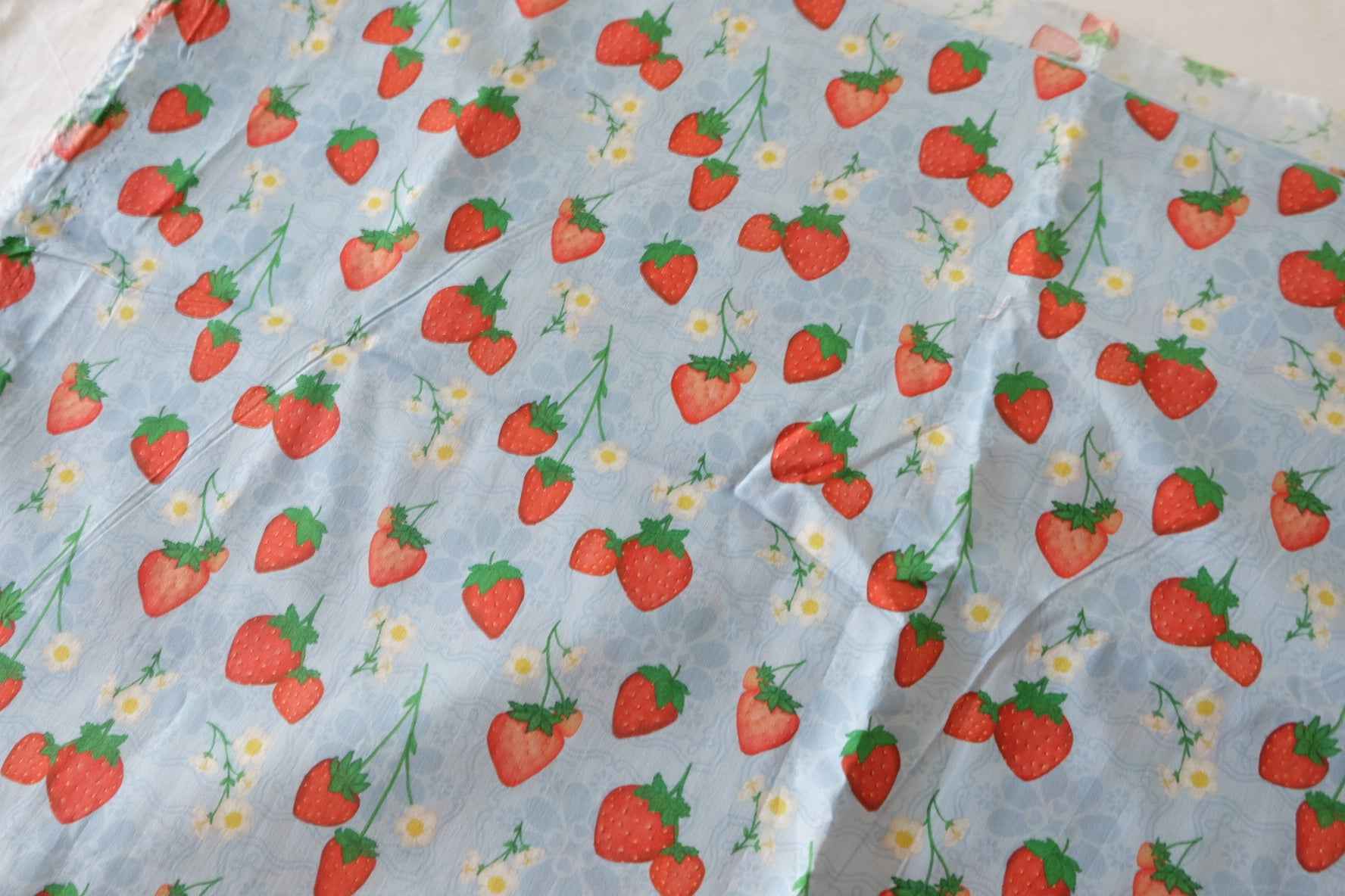 Strawberry & Daisy Cotton Lawn Fabric – 1.6 yd