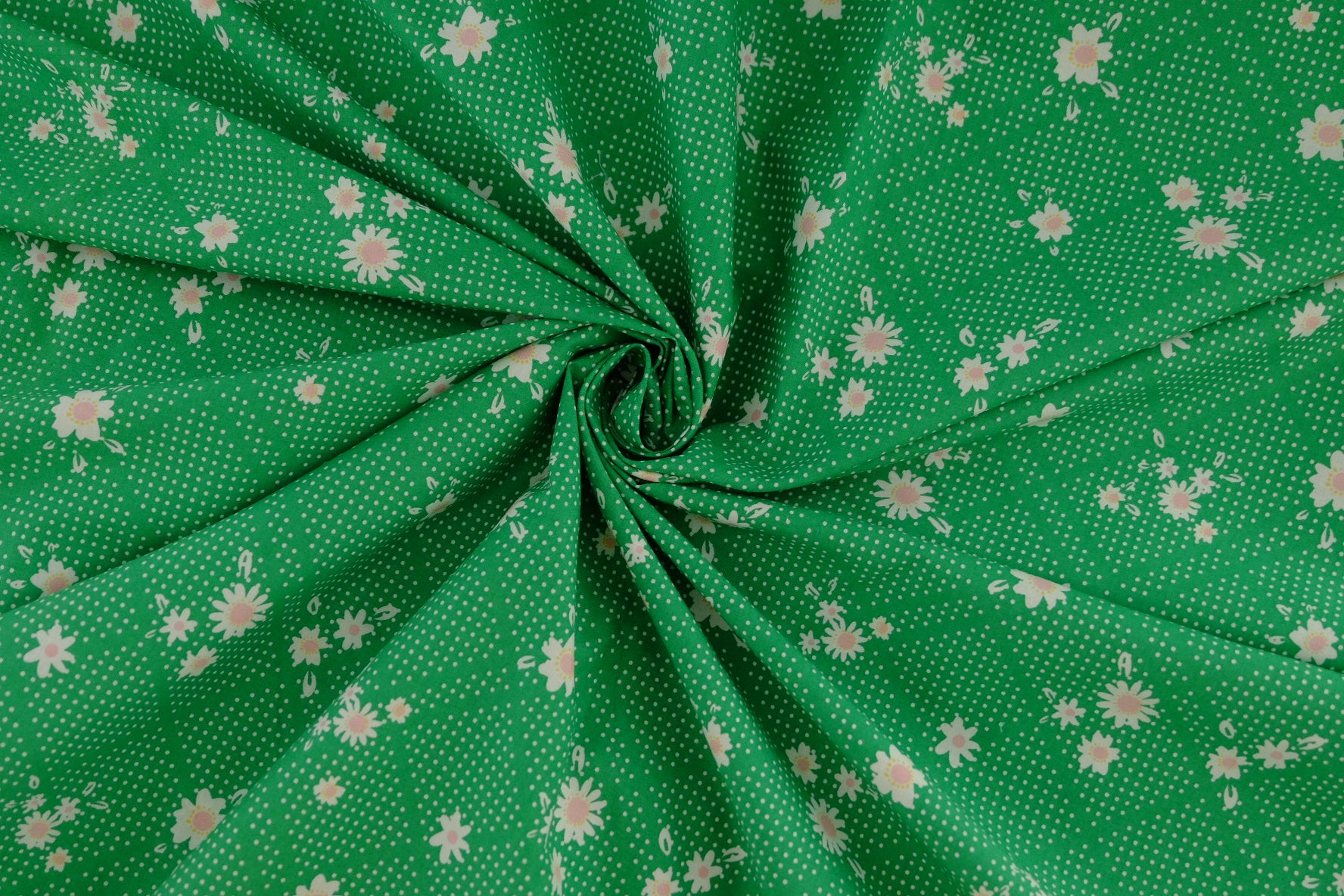 Green Daisy Cotton Lawn – 2.3 yd