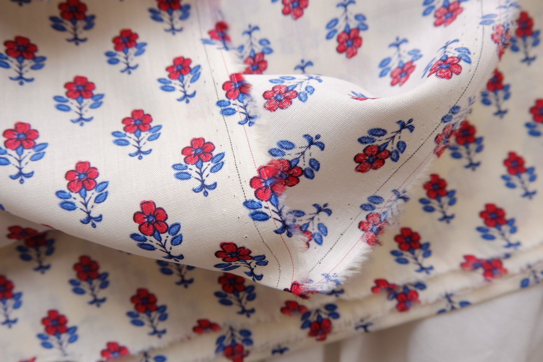 Red & Blue Ditsy Floral Cotton Poplin – 3.3 yd