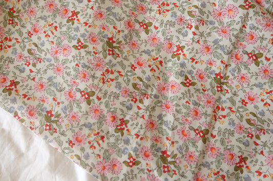 Pink Daisy Meadow – Vintage Floral Cotton Fabric – 3.28 yd