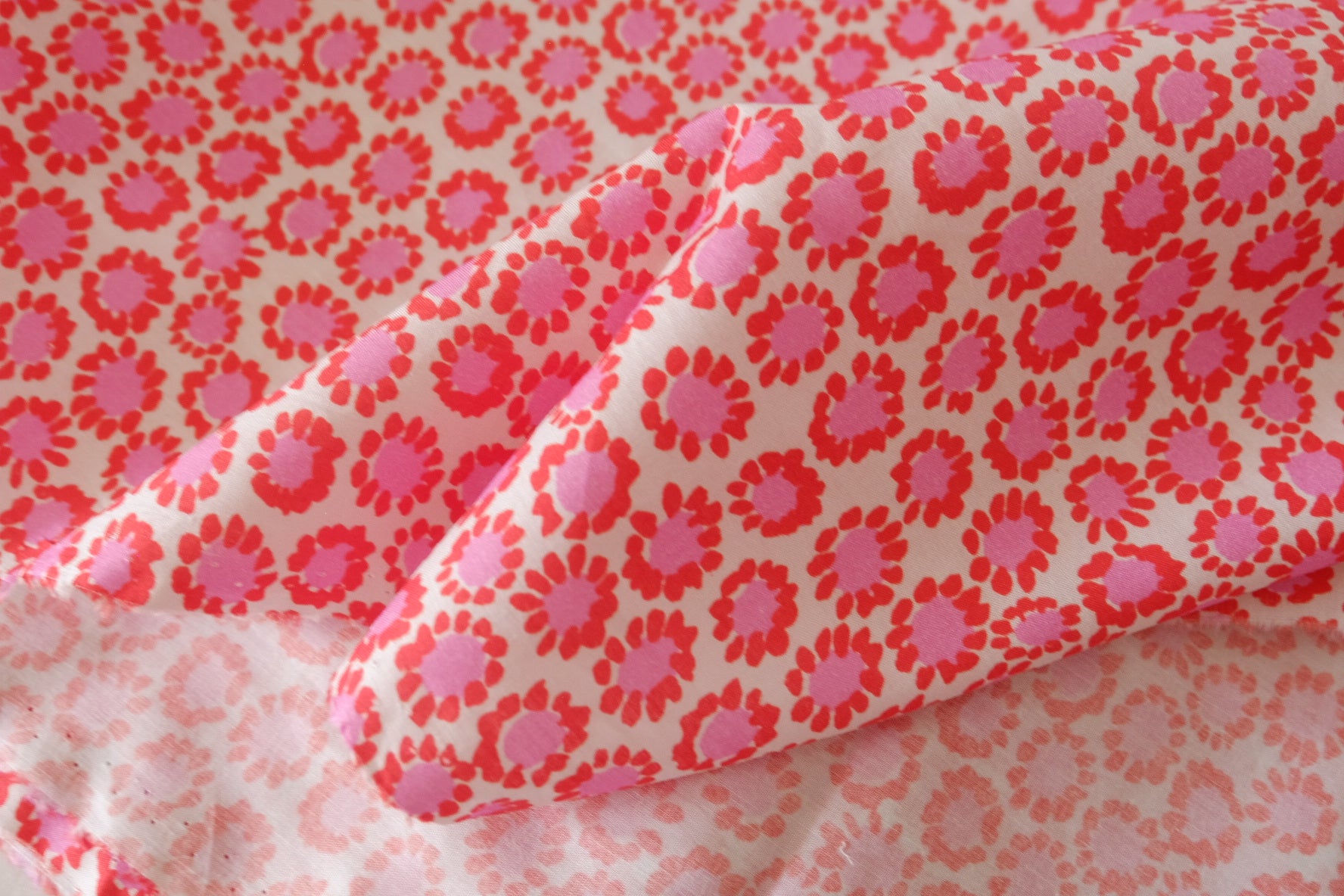 Retro Red Pink Floral Cotton Fabric – Soft Lightweight Cotton – 1.6 yd