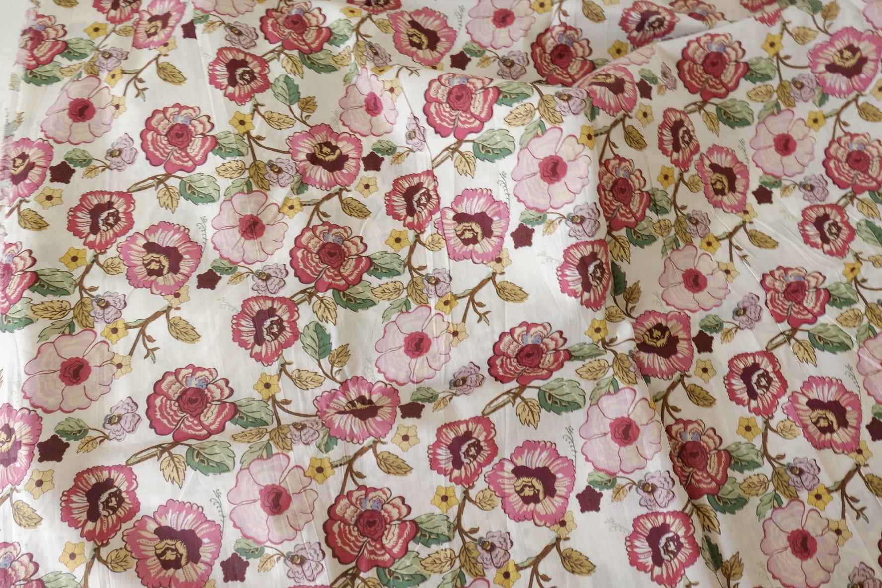 Vintage Floral Cotton Lawn Fabric – 1.7 yd