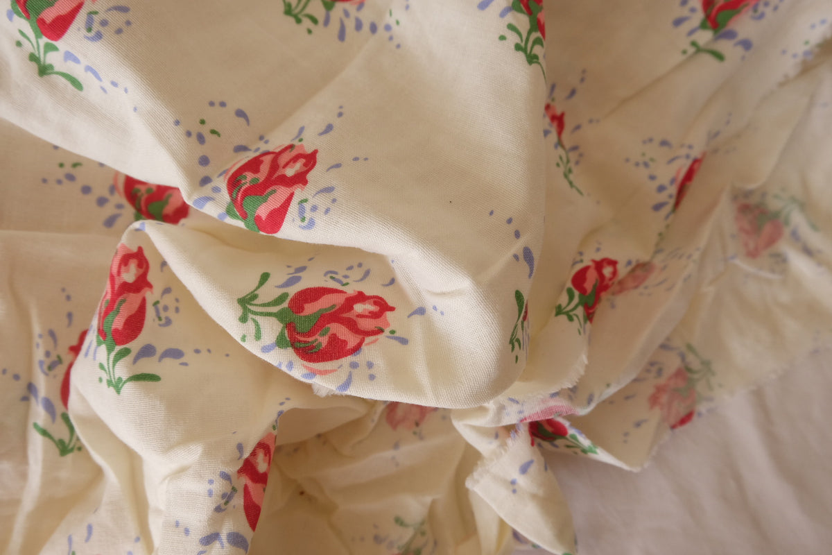 Little Red Roses – Soft Double Cotton Gauze – 1.9 yd