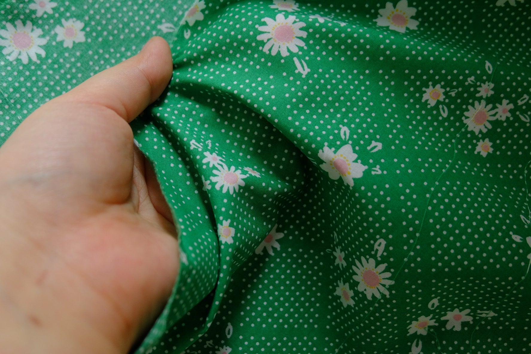 Green Daisy Cotton Lawn – 2.3 yd