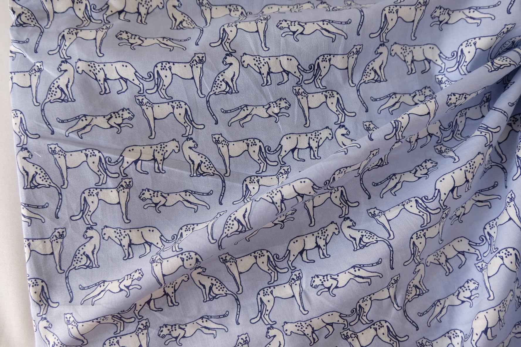 Cheetah Line Drawing 60s Cotton Poplin Fabric – 2.2 yd