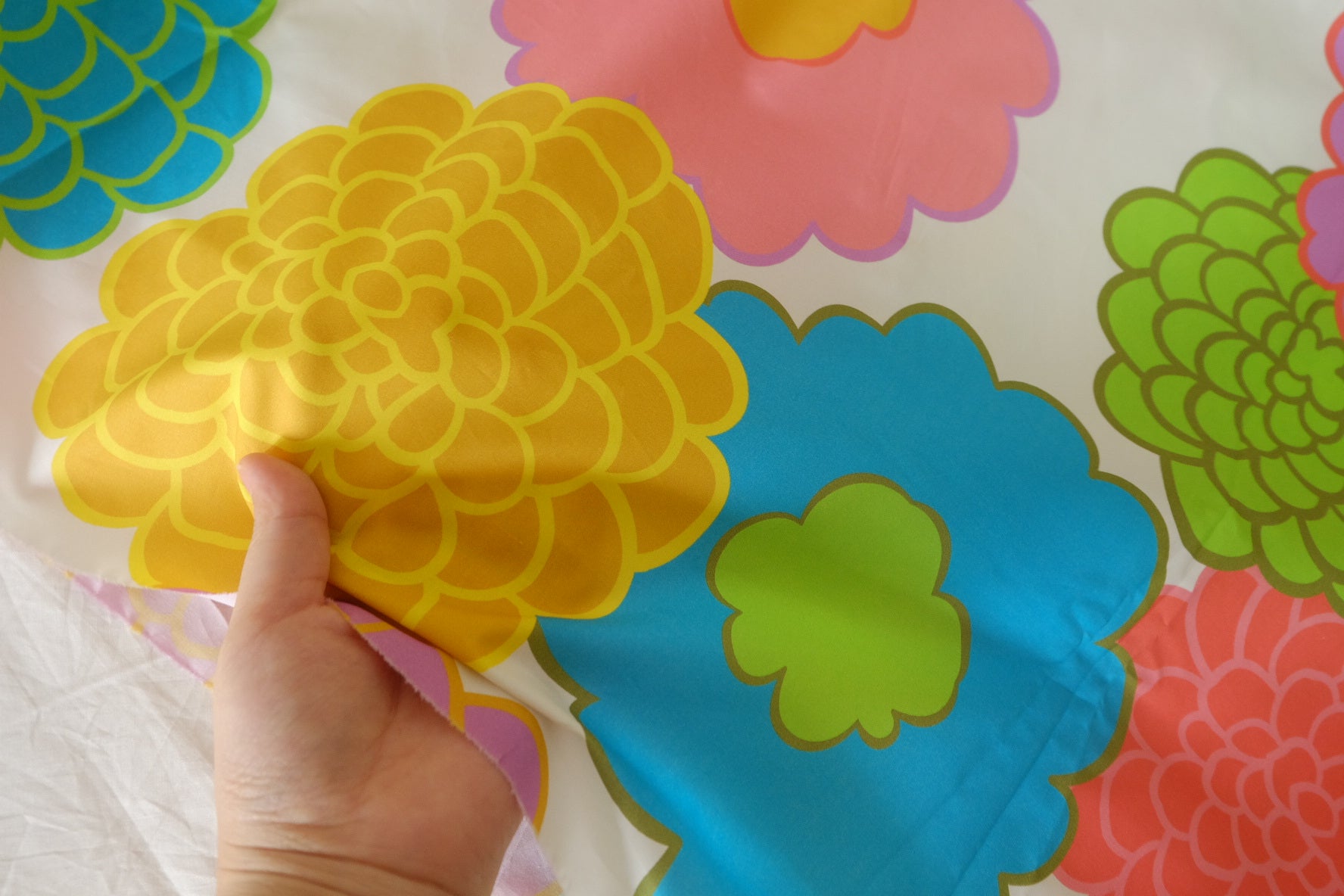 Retro Pop Floral Cotton Poplin – 1.6 yd