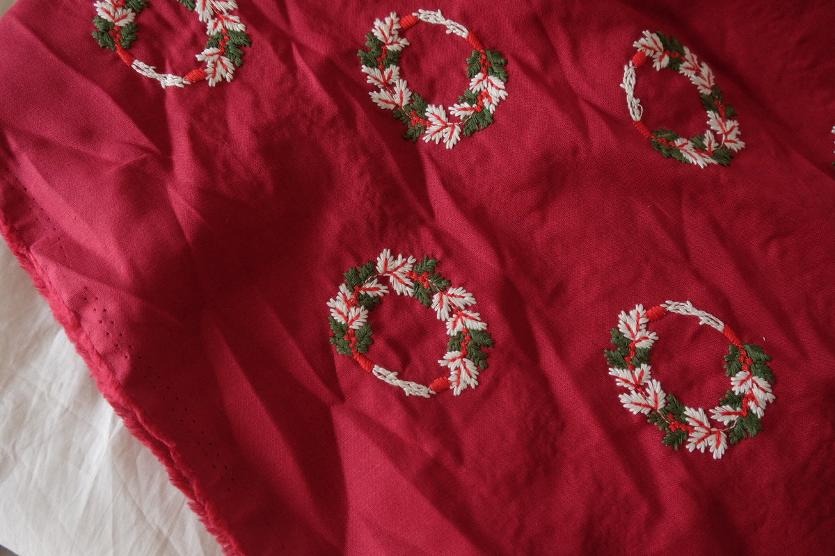 Christmas Wreath Embroidered Cotton Linen – 0.55 yd