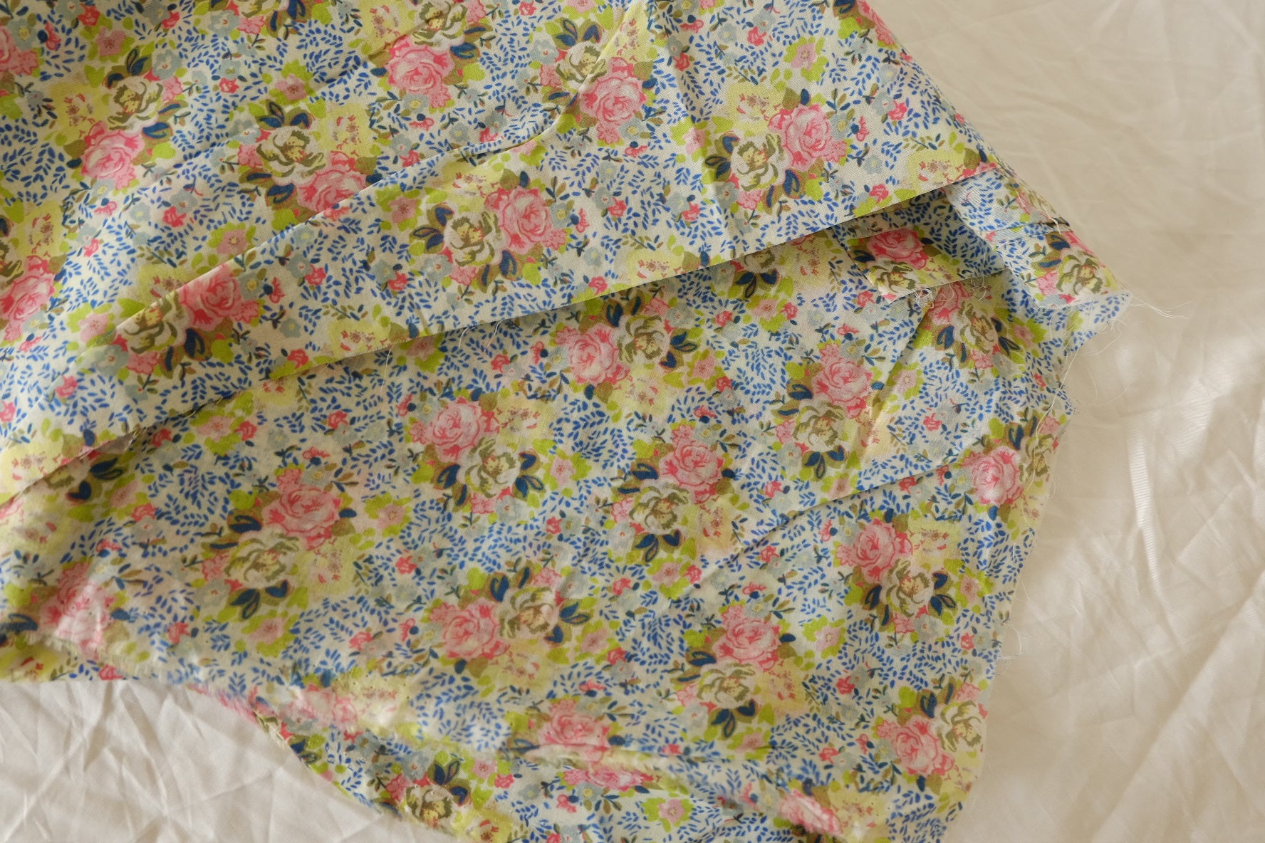 Blue Sprig Rose Lightweight Cotton – 1.09 yd