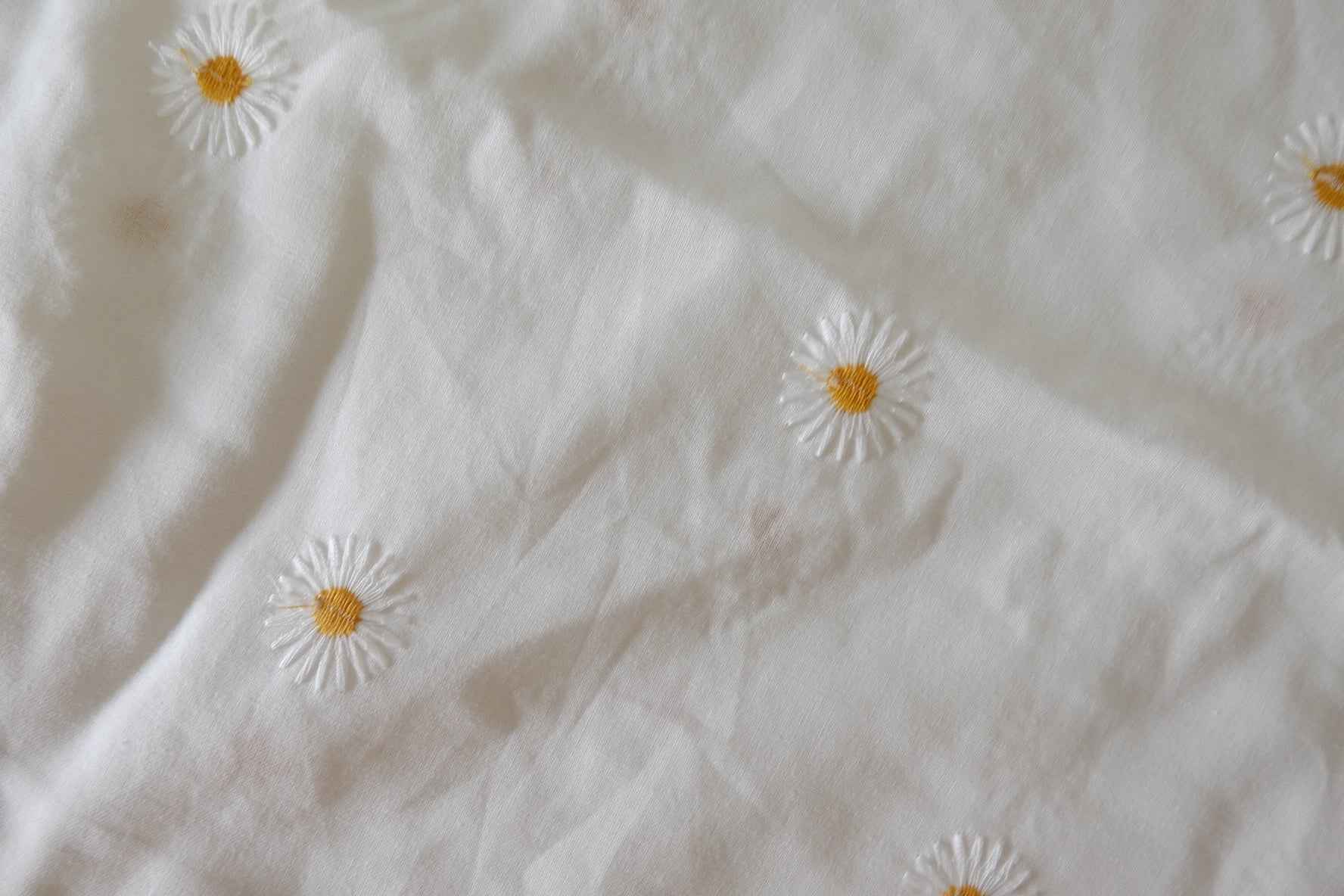 Daisy Embroidered Linen Cotton Blend — 1.64 yd