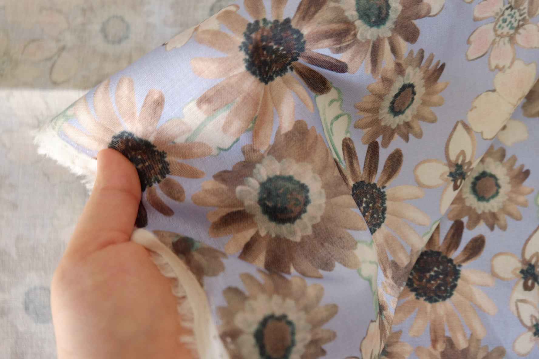 Linen Cotton Blend Fabric – Vintage Daisy Floral Print – 2.2 yd