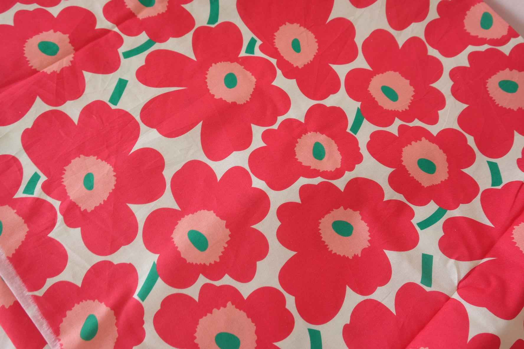 Red Floral 20s Cotton Fabric – Bold Retro Flower Print – 1.2 yd