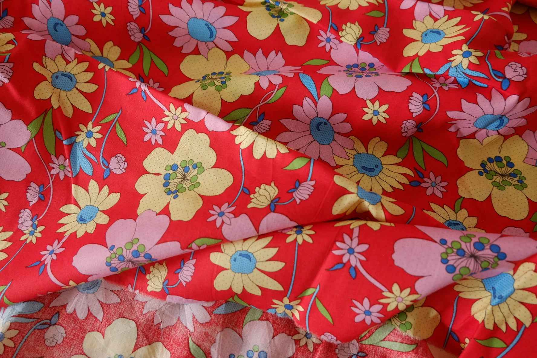 Retro Floral Cotton Lawn Fabric – 2.2 yd / 3.3 yd