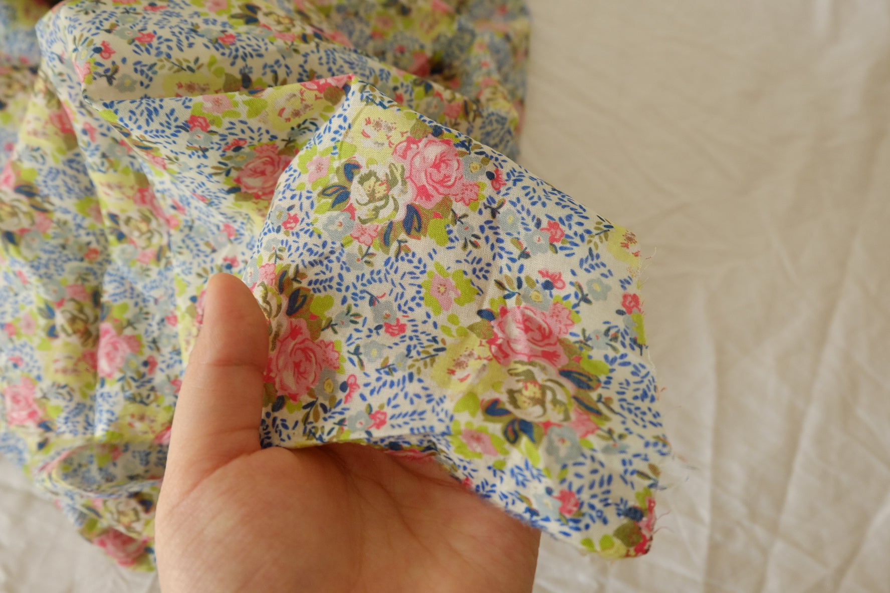 Blue Sprig Rose Lightweight Cotton – 1.09 yd