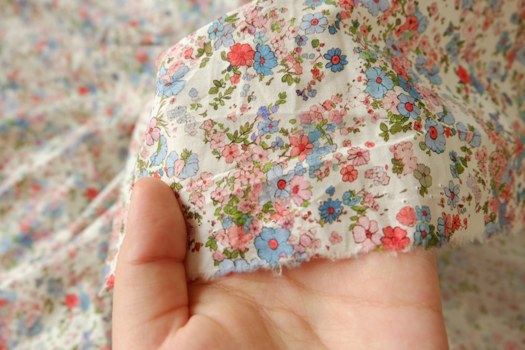 Ditsy Floral Cotton Poplin, Lightweight 80s, 2.2 Yards