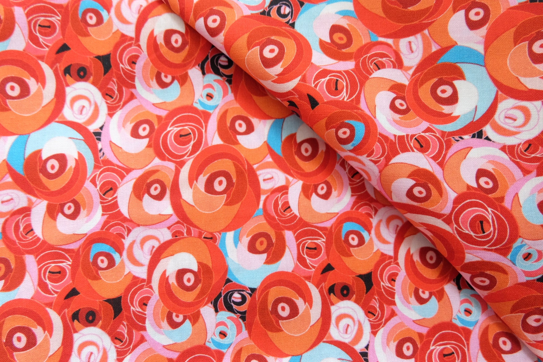 Retro Floral Rose Cotton Fabric – Medium-Weight Printed Cotton (2.08 yd)