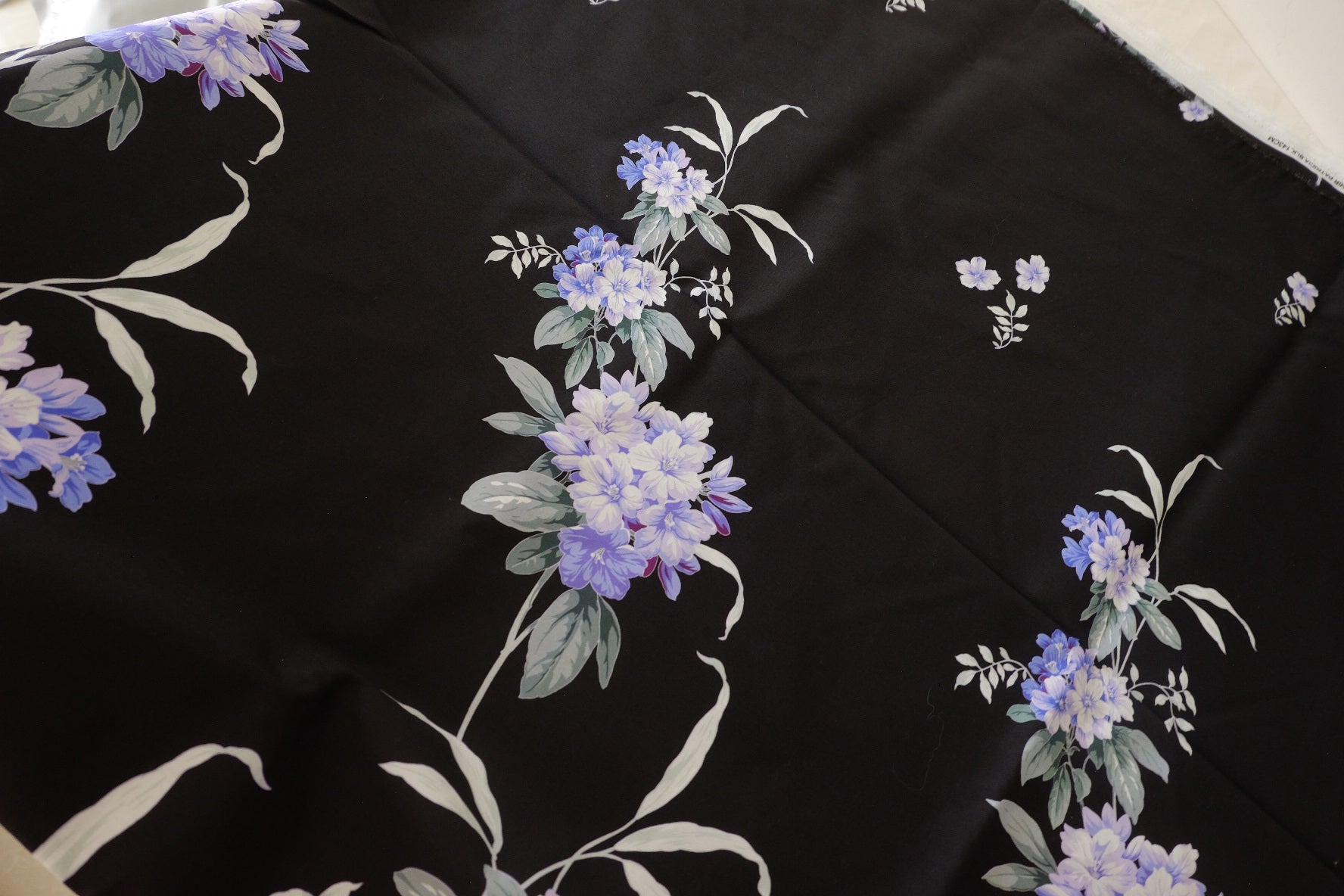 Blue Floral Border Cotton Poplin Fabric – 3.3 yd