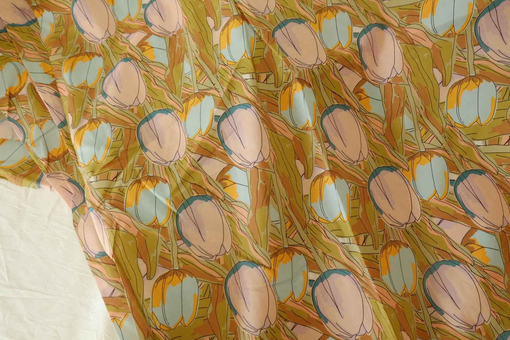 Vintage Tulip Cotton Lawn Fabric – 1.9 yd