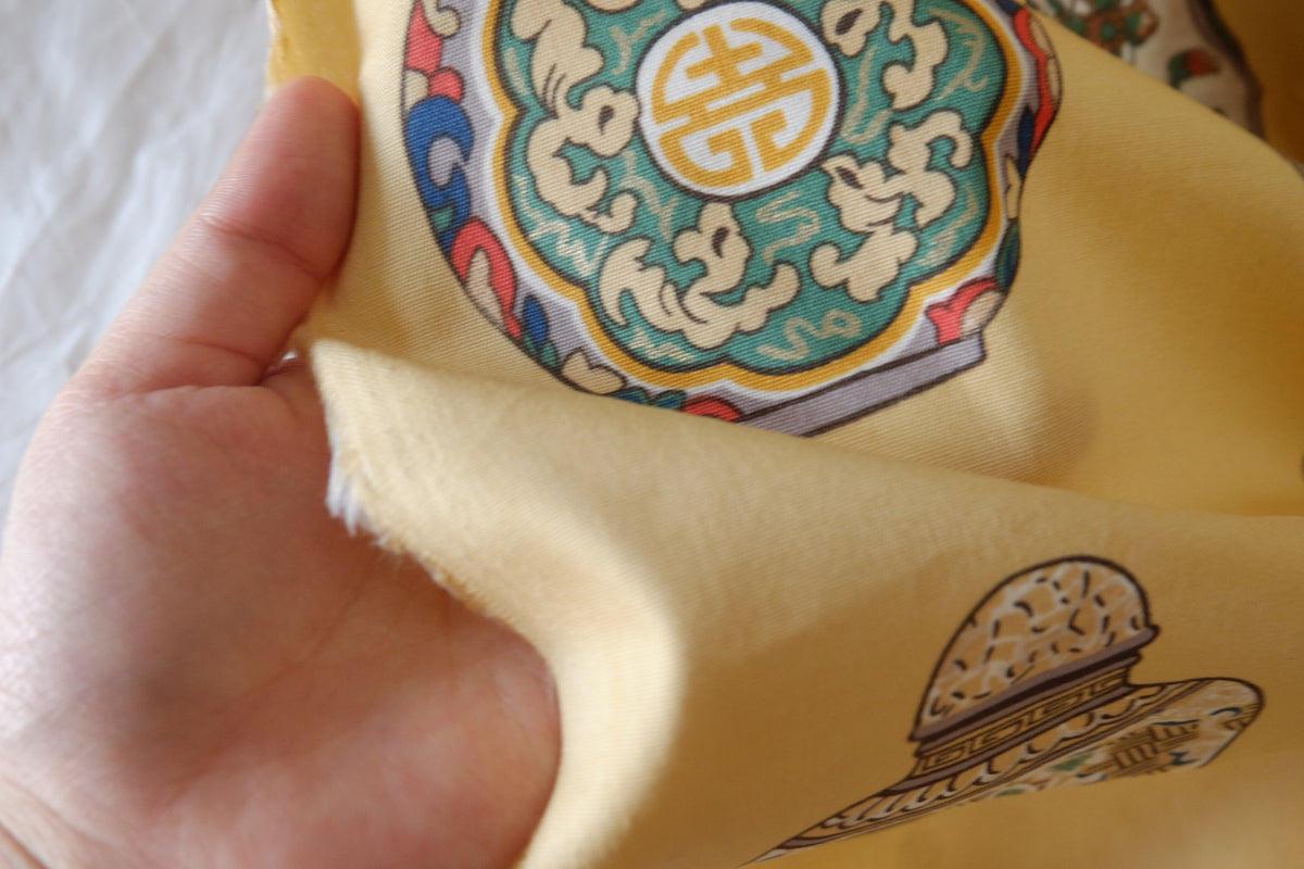 Oriental Porcelain Jars – Printed Cotton Fabric | 2.2 Yards