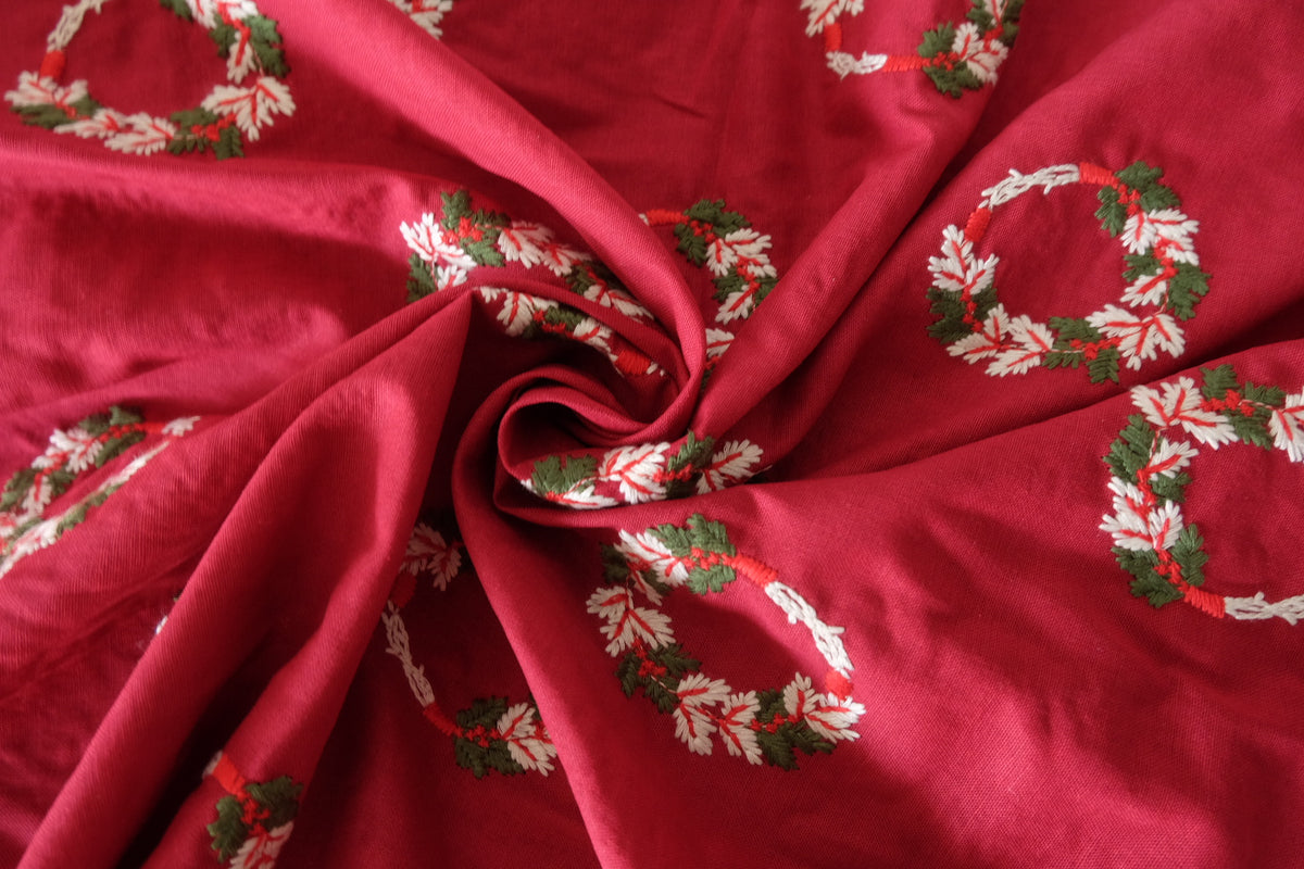 Christmas Wreath Embroidered Cotton Linen – 0.55 yd