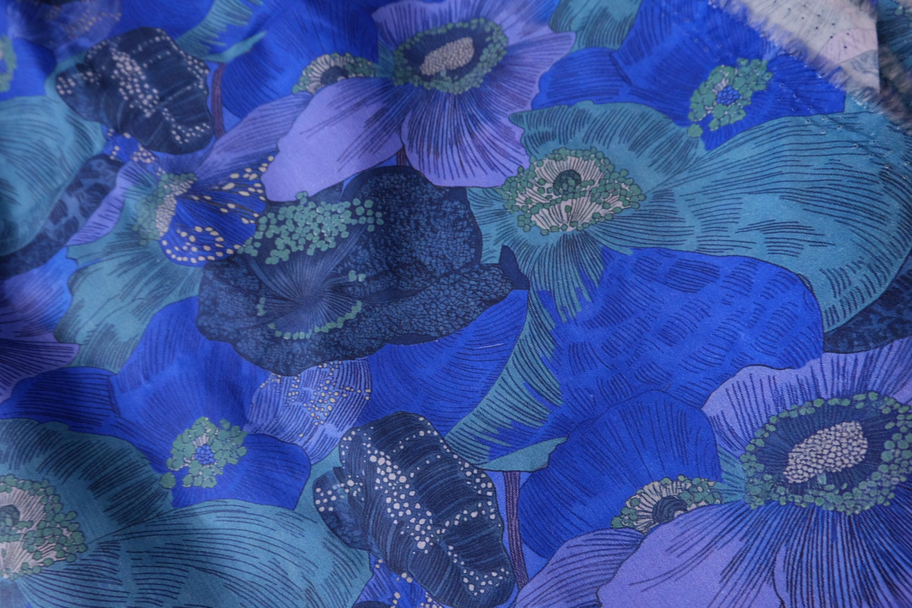 Blue Botanical 80s Cotton Lawn Fabric — 1.64 yd