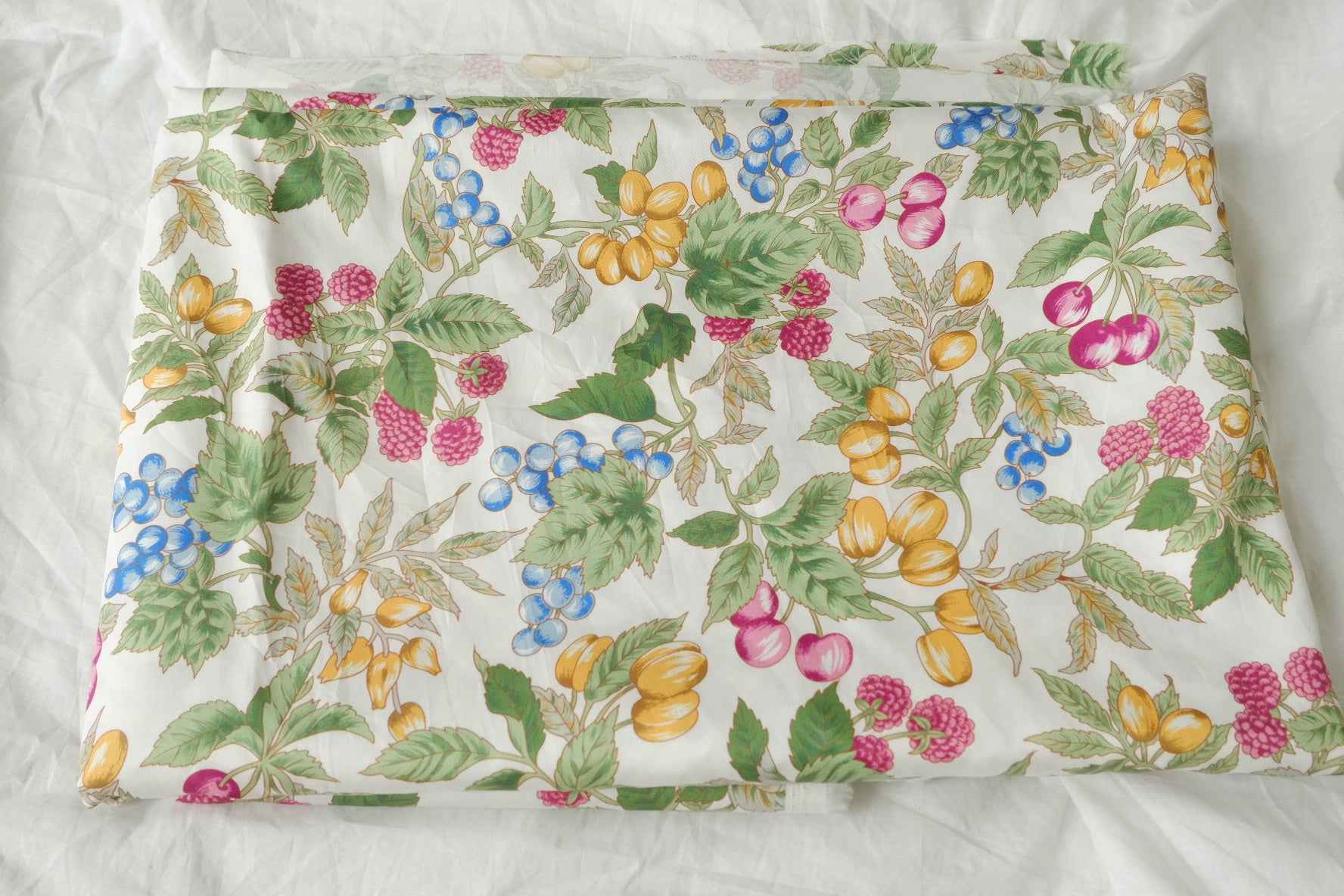 Vintage Orchard Cotton Sateen Fabric, Midweight 60s Cotton, 2.19 Yards
