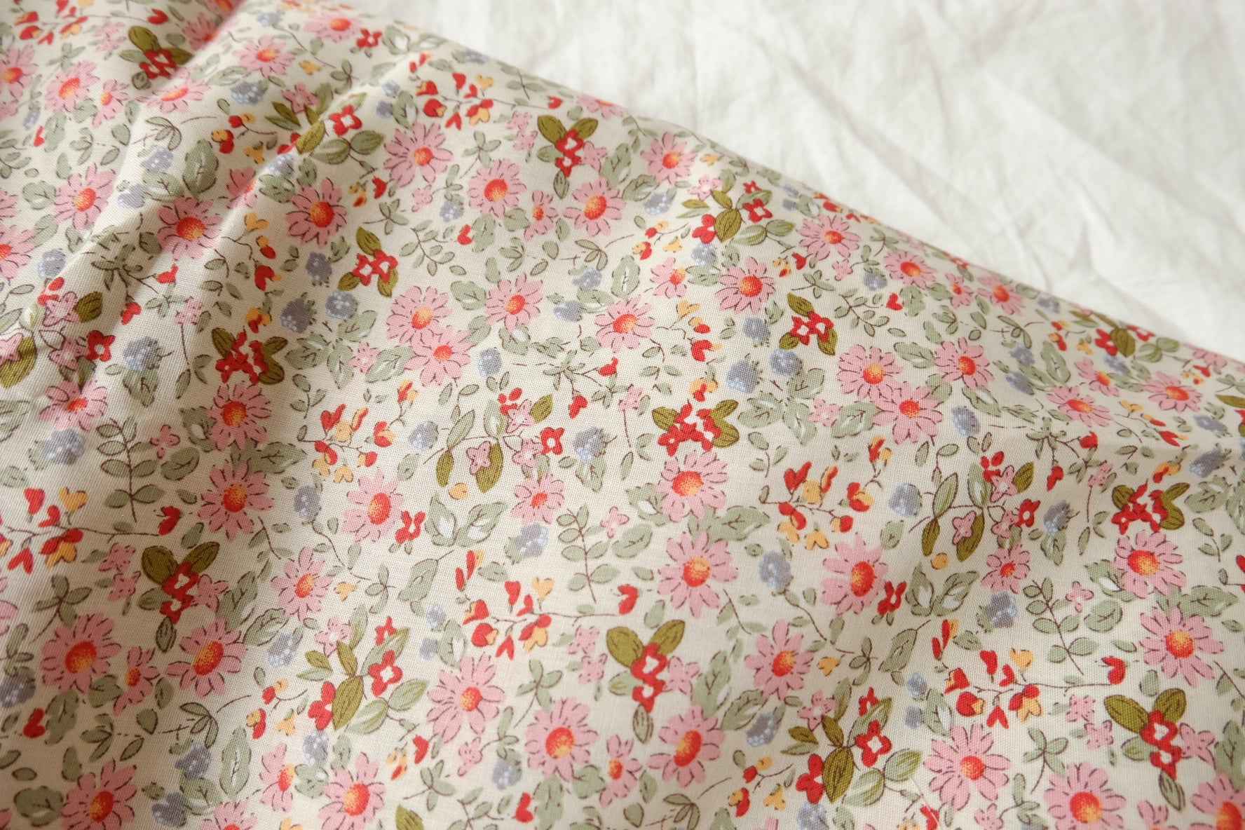 Pink Daisy Print Cotton Fabric — 3.28 yd Piece