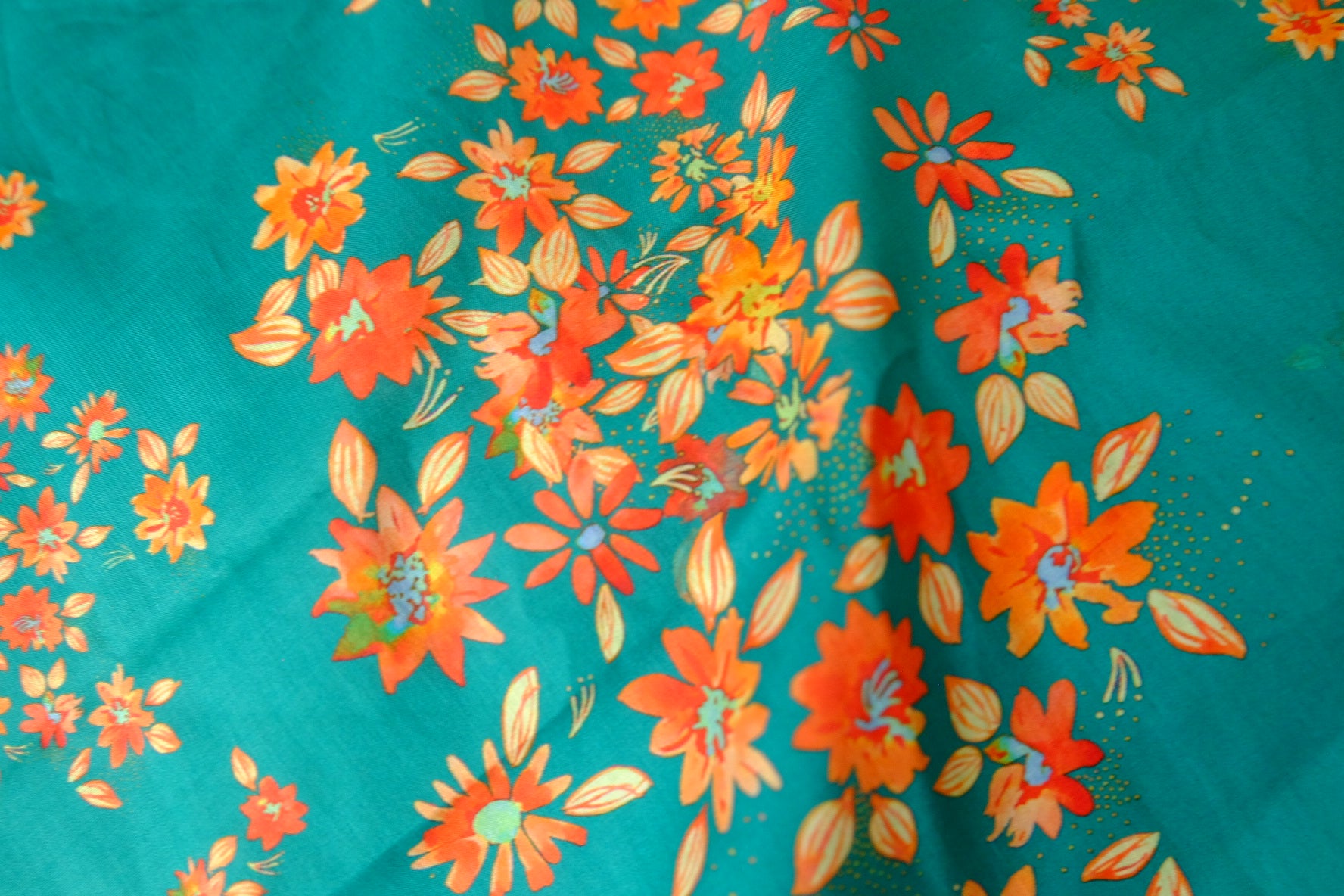 Vibrant Floral 80s Cotton Lawn (3.3 Yards)