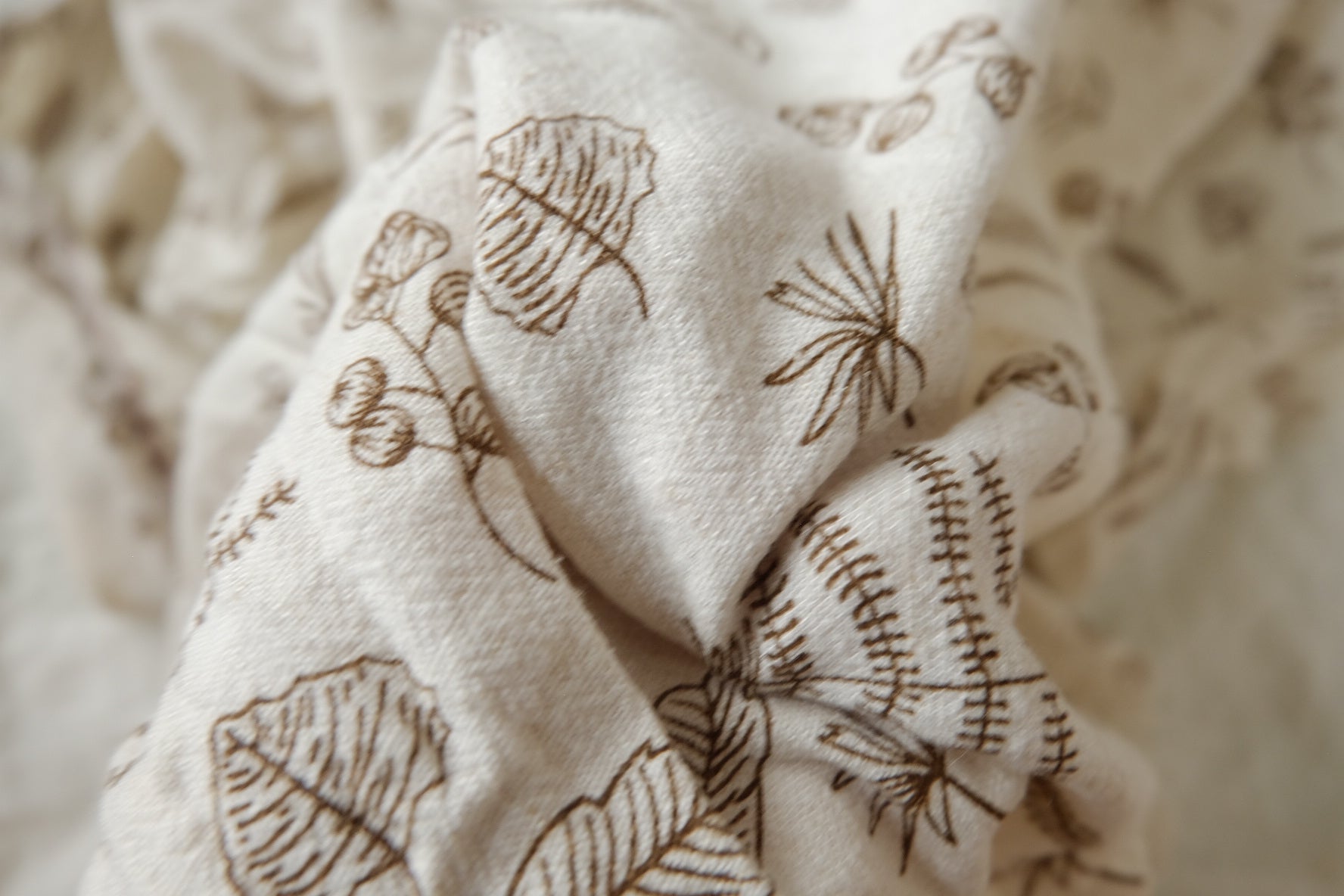 Botanical Print Washed Linen Fabric – Soft Sandwashed Linen for Summer Tops (1.53 yards)