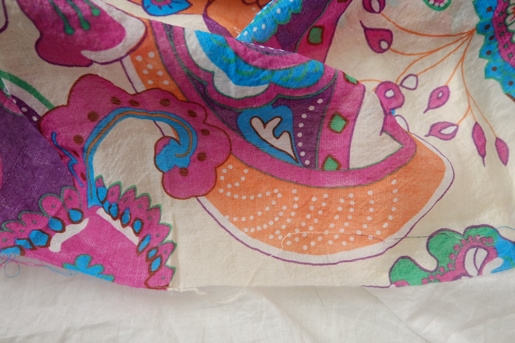 Bold Paisley Tencel Cotton Fabric – Soft, Airy Vintage Dress Fabric (3.28 yards)