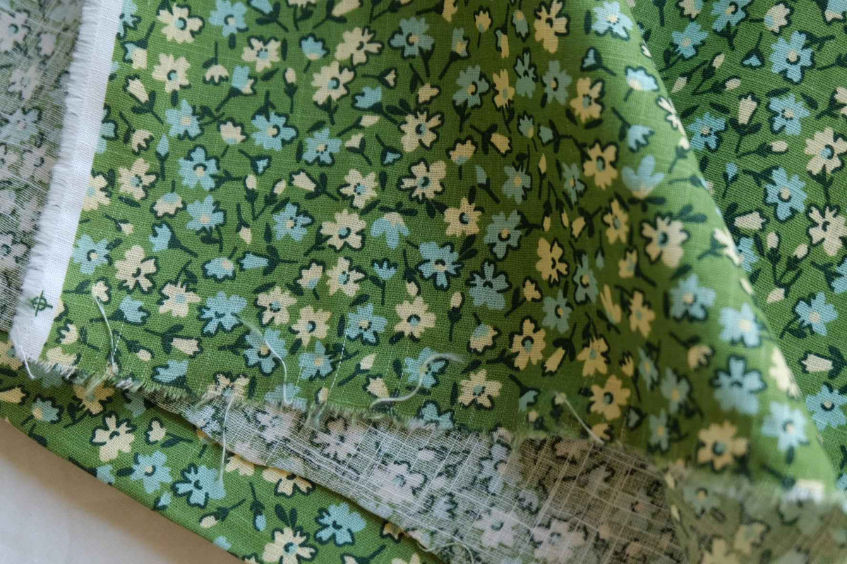 Meadow Green Ditsy Floral Cotton Linen Fabric – 2.19 yd