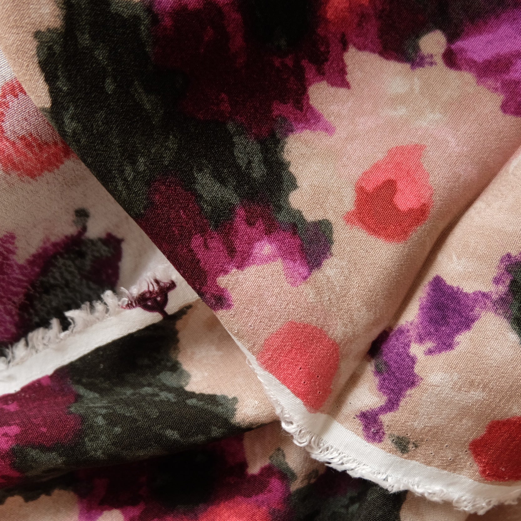 Painterly Viscose Satin-Feel Fabric – Fluid Abstract Floral