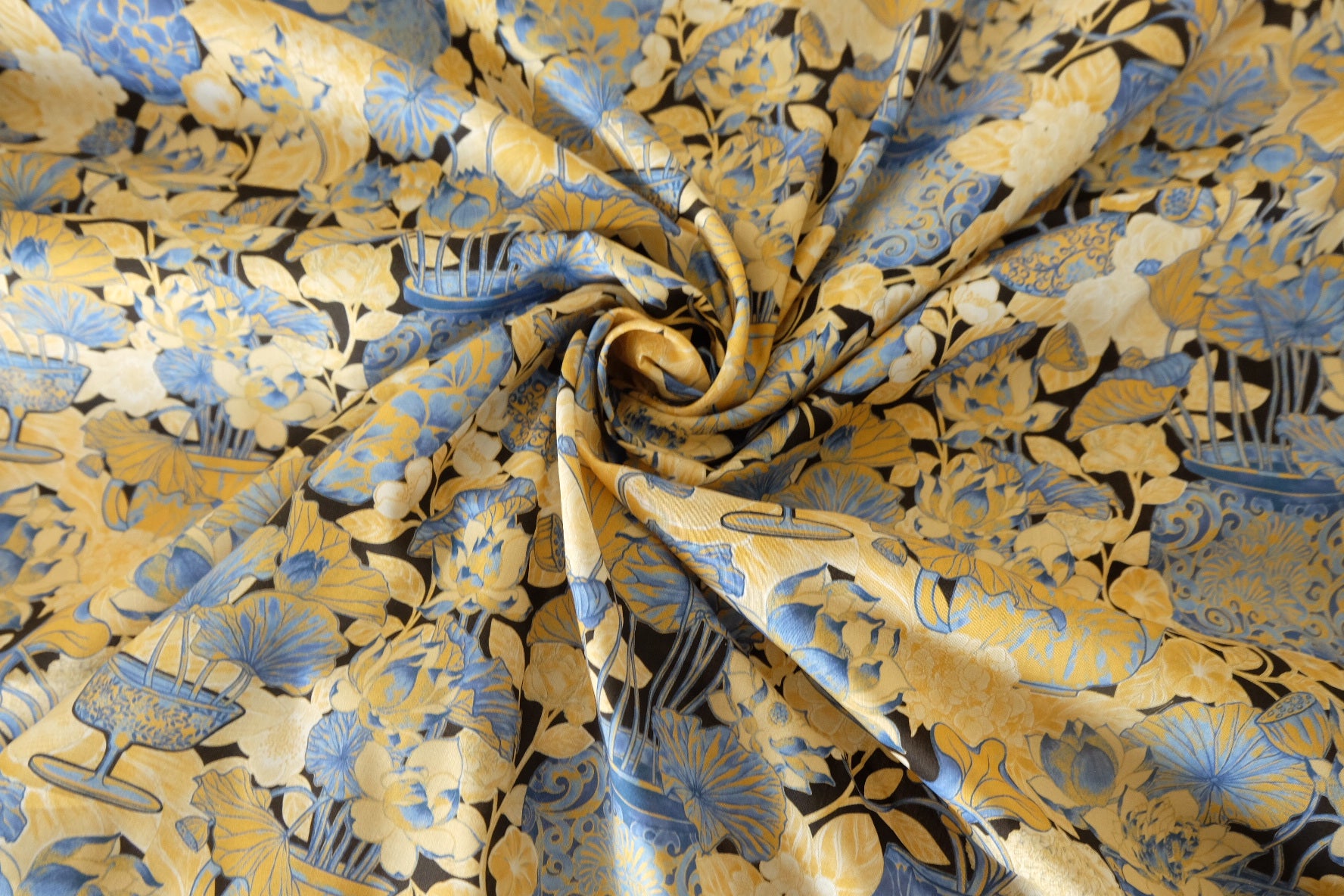 Porcelain Garden Silky Cotton Lawn – 3.28 yd