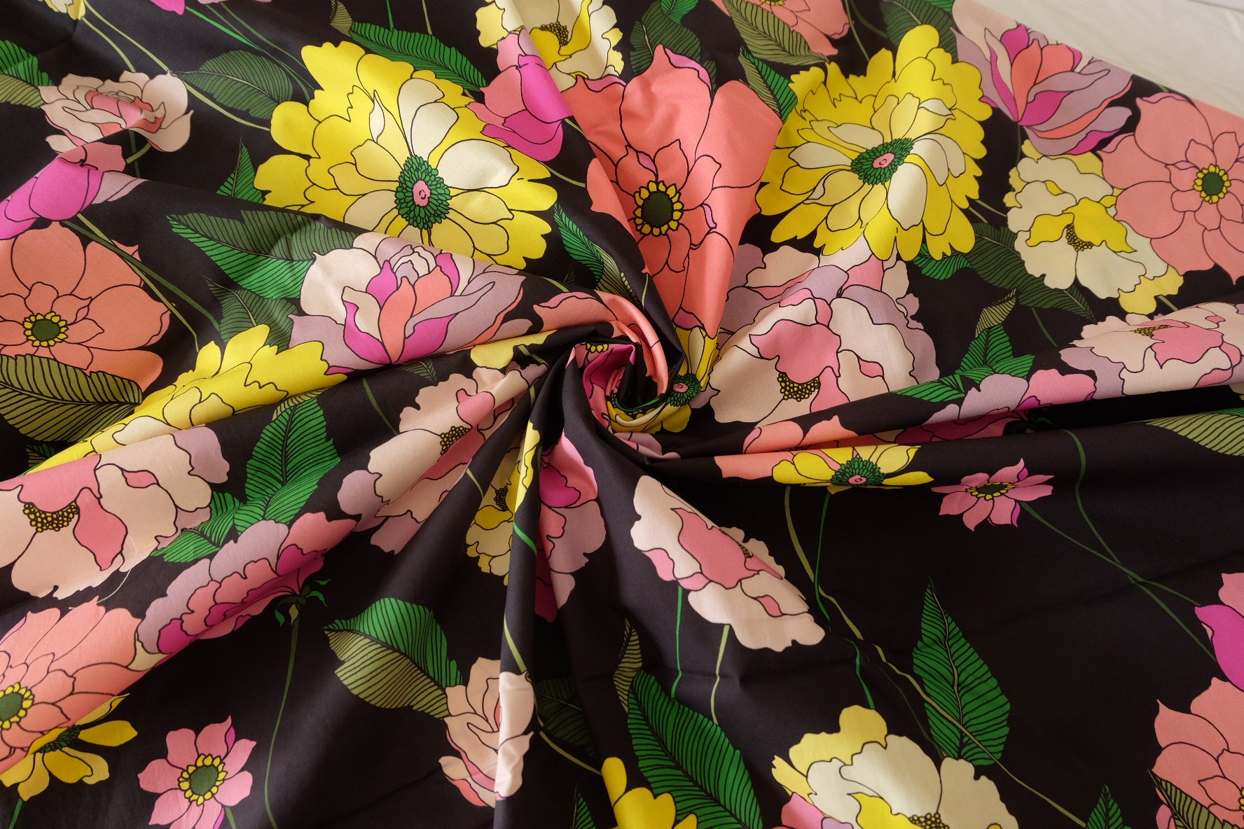 Bold Large Floral Cotton Poplin Fabric - 2.7 yd
