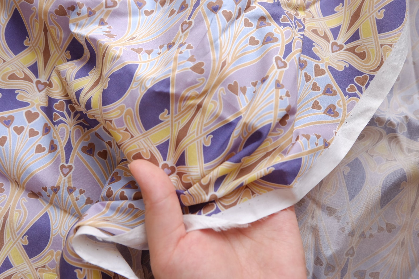 Art Nouveau 100s Cotton Lawn – 2.2 yd
