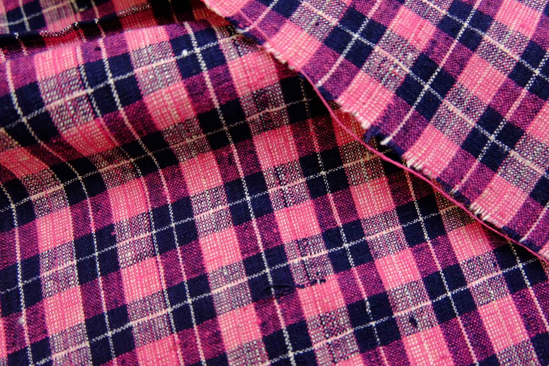 A004 Peach Noir: Northern Check Tǔbù with Dotted Accents - 45cm Width - BUBBO