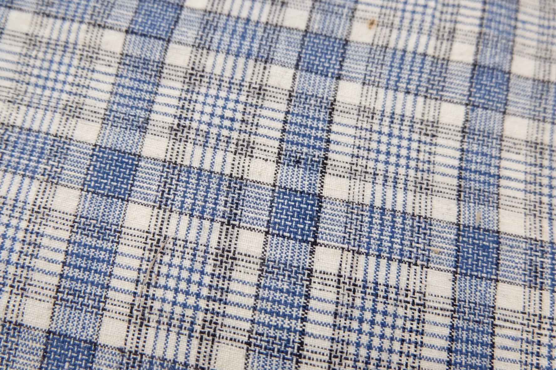A013 Southern Heirloom: White & Blue Check Tǔbù - 30cm Width | With Handloom "Shuttle Star" - BUBBO