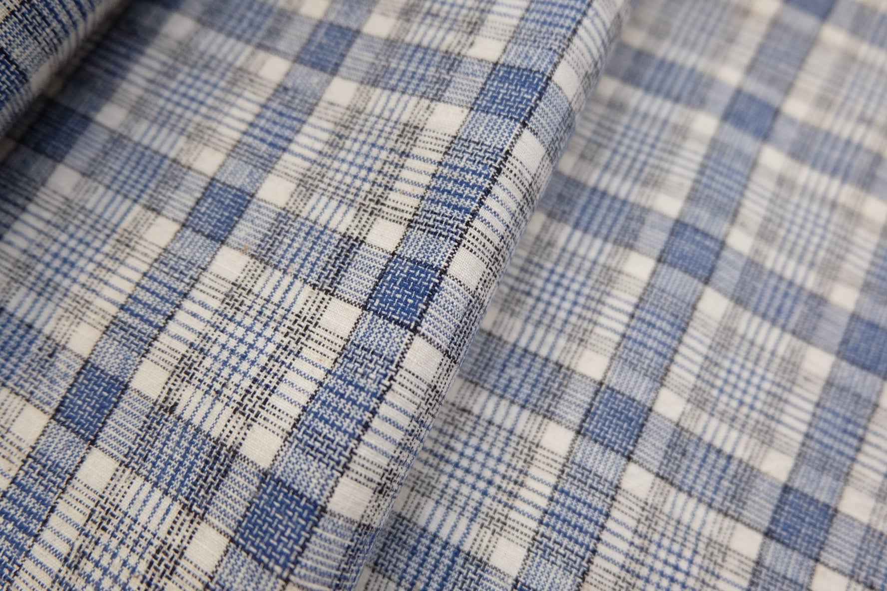 A013 Southern Heirloom: White & Blue Check Tǔbù - 30cm Width | With Handloom "Shuttle Star" - BUBBO