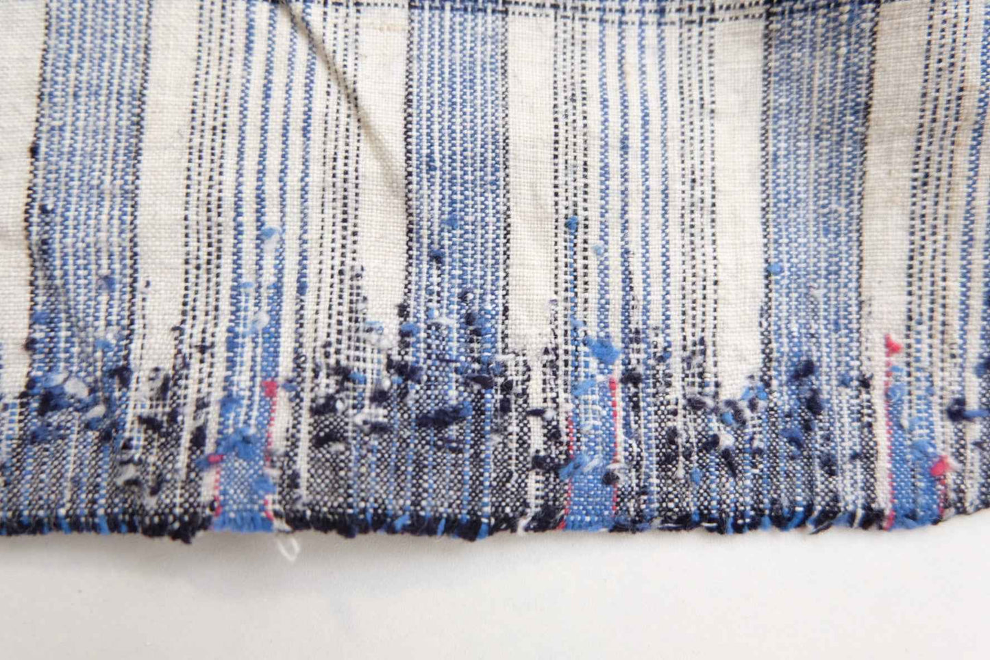 A013 Southern Heirloom: White & Blue Check Tǔbù - 30cm Width | With Handloom "Shuttle Star" - BUBBO